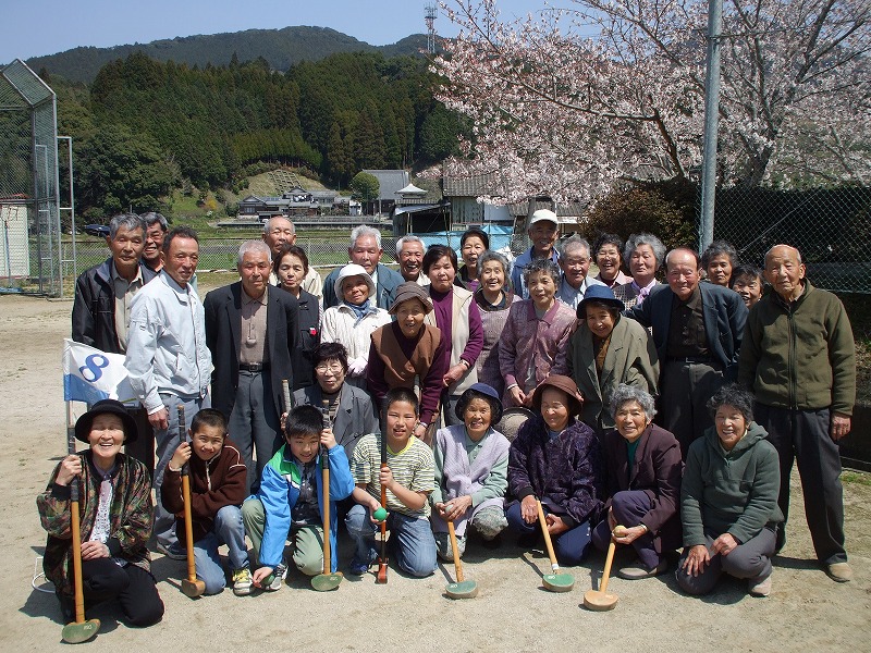 4月上旬、光寿会(仏壮・仏婦のOB会)のグランドゴルフ大会の様子